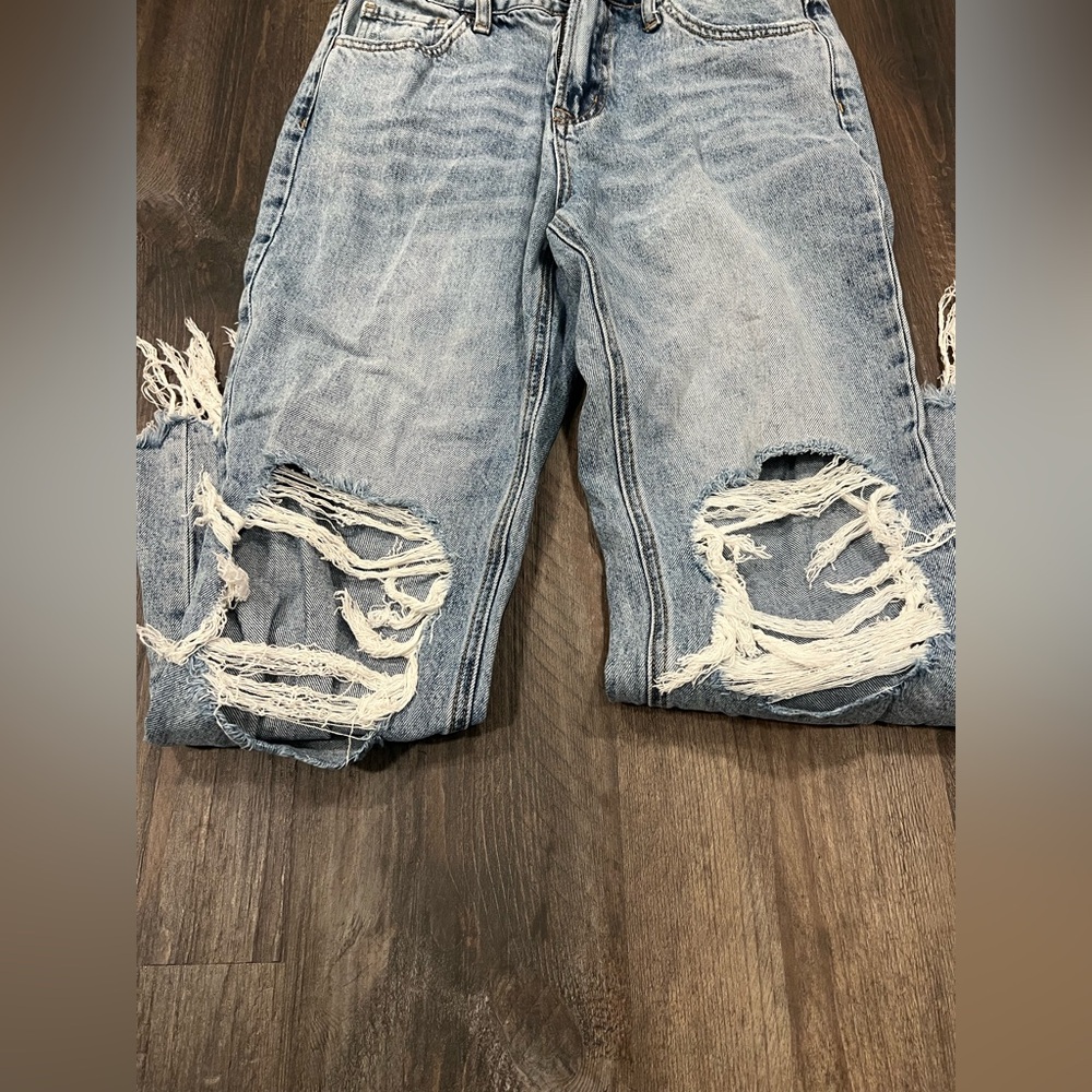 Distressed Boyfriend Jeans - Light Blue
